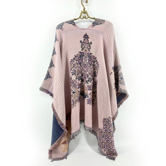 LAST ONE🌺Medallion Cozy Poncho in Lilac - Picture 3 of 7